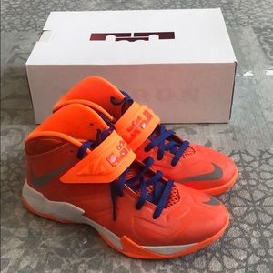 Nike Zoom Lebron Soldier VII Orange size 8.5